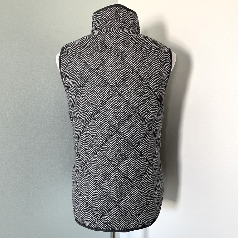 J. Crew Excursion Quilted Herringbone Down Vest Zip Up Gray & White Size S - Picture 7 of 11
